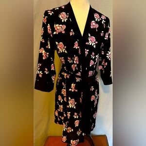 EUC Marilyn Monroe small satin black floral kimono